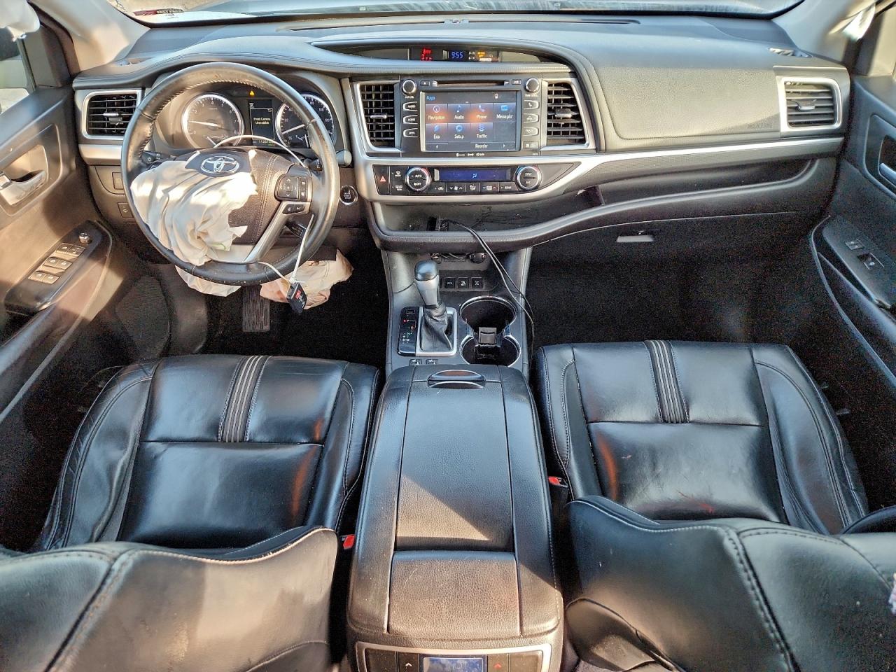 2017 TOYOTA HIGHLANDER SE photo 15
