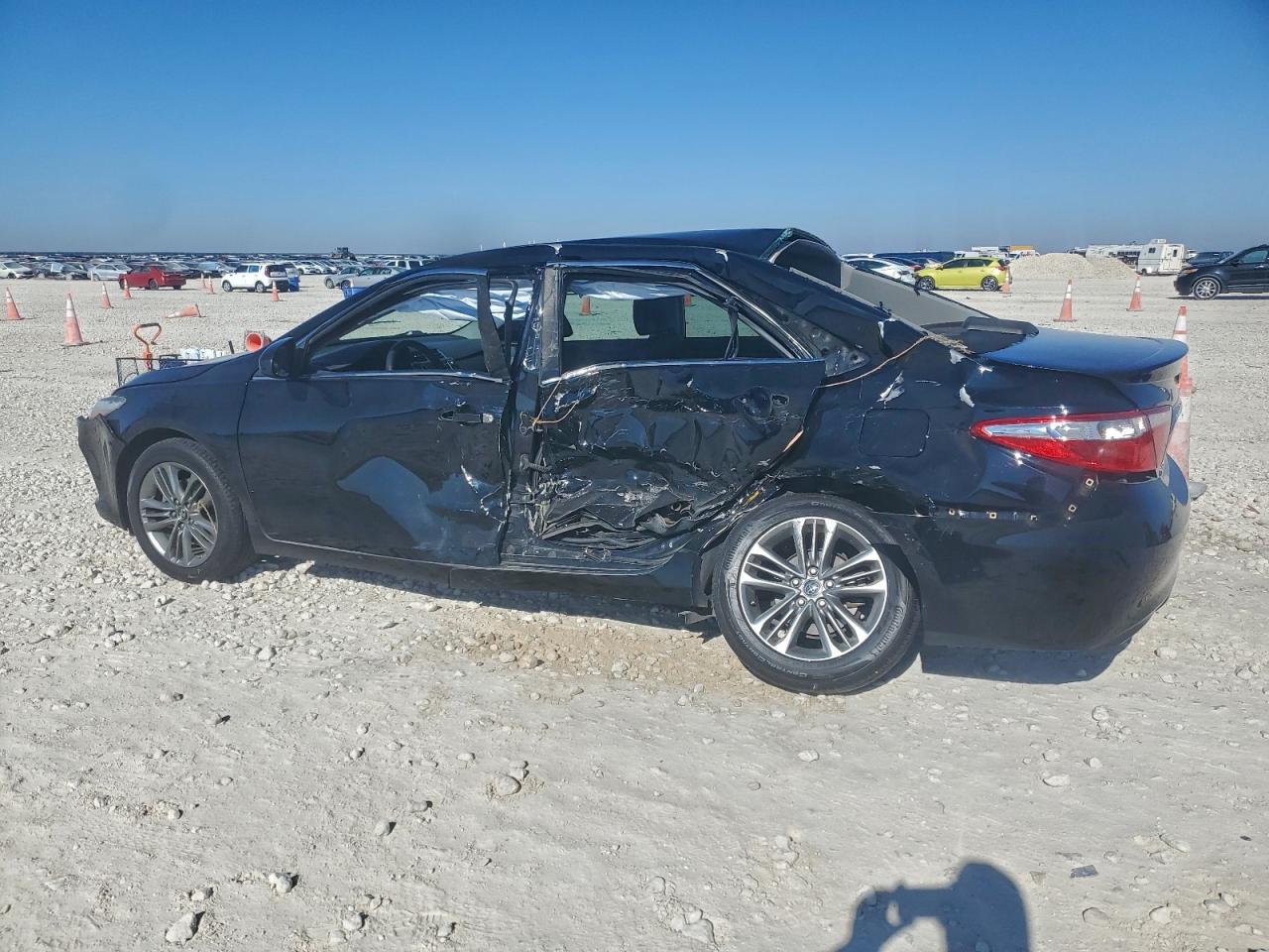 2017 TOYOTA CAMRY LE photo 2