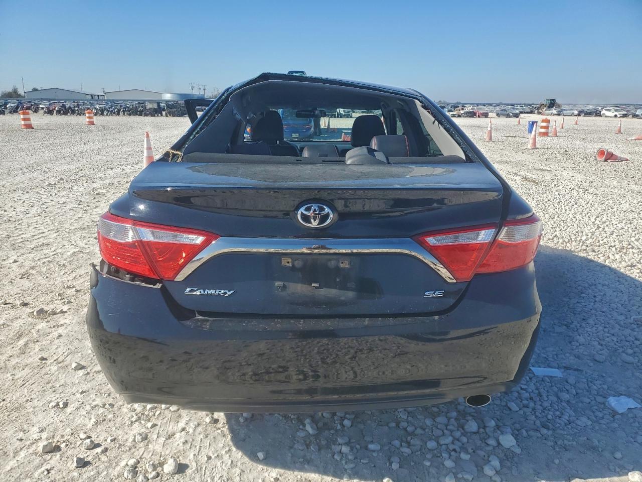 2017 TOYOTA CAMRY LE photo 6