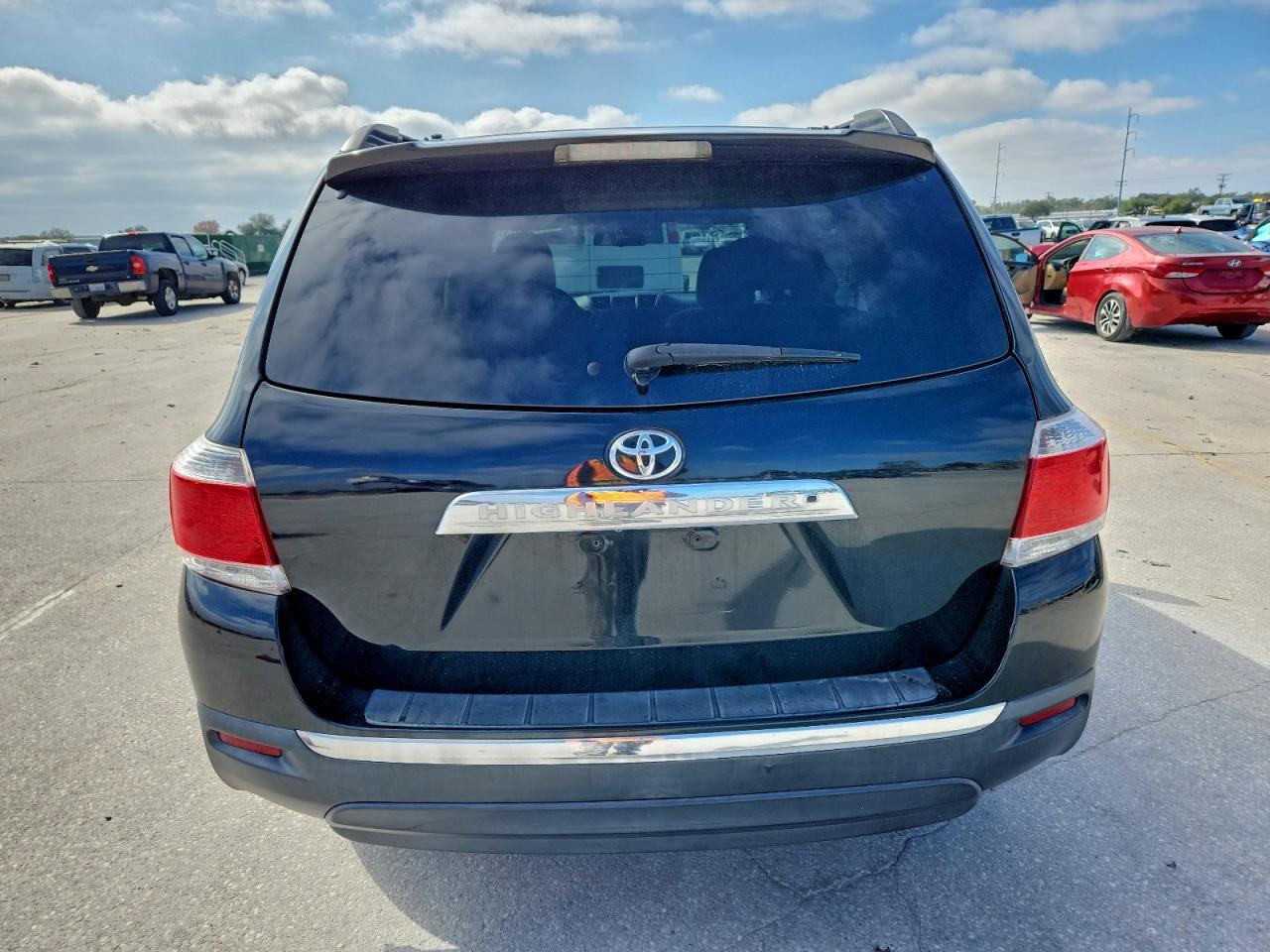 2013 TOYOTA HIGHLANDER BASE photo 6