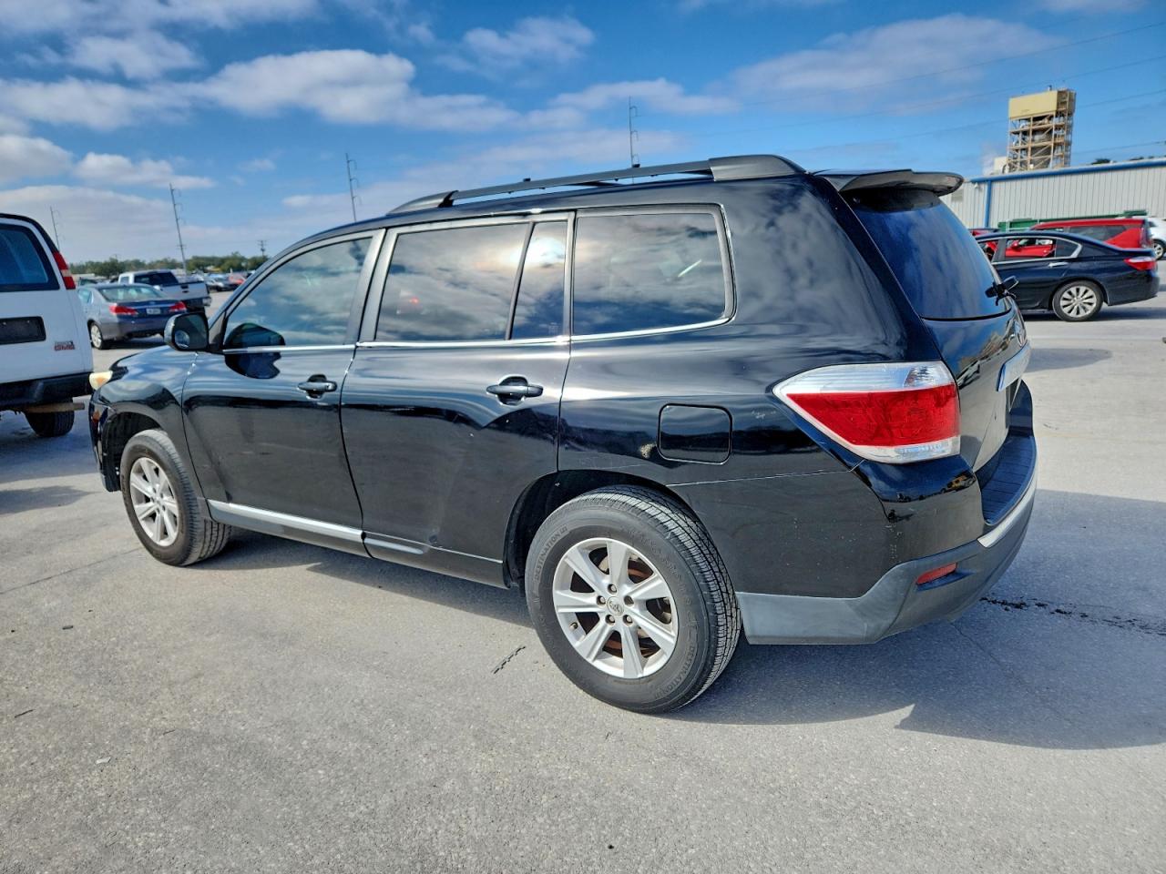 2013 TOYOTA HIGHLANDER BASE photo 2
