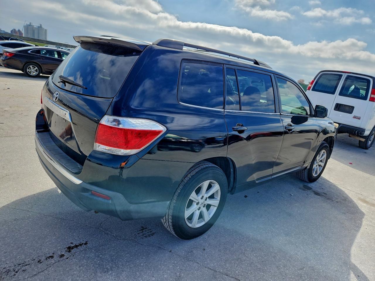 2013 TOYOTA HIGHLANDER BASE photo 3