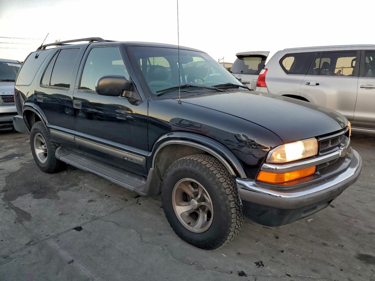 2001 CHEVROLET BLAZER photo 4