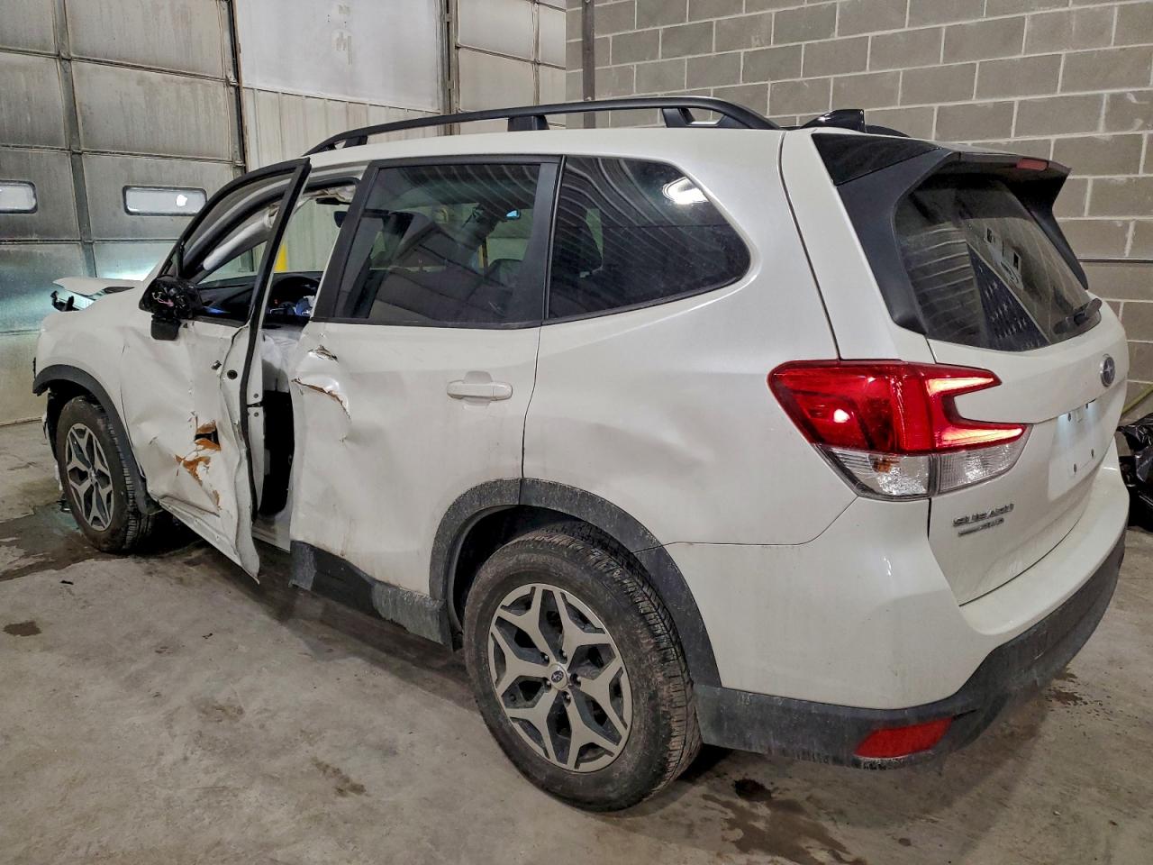 2024 SUBARU FORESTER PREMIUM photo 2