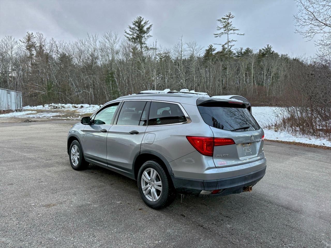 2016 HONDA PILOT LX photo 3
