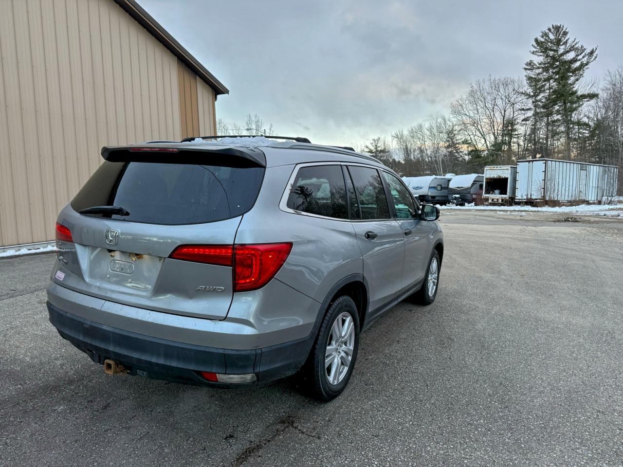 2016 HONDA PILOT LX photo 4