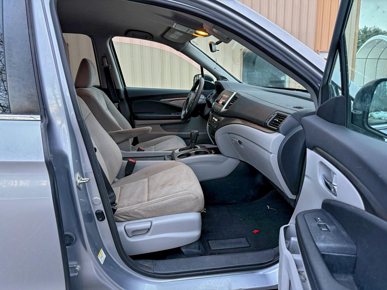 2016 HONDA PILOT LX photo 5