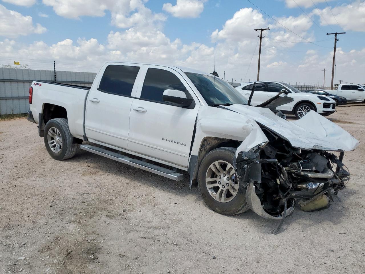 2018 CHEVROLET SILVERADO K1500 LT photo 4