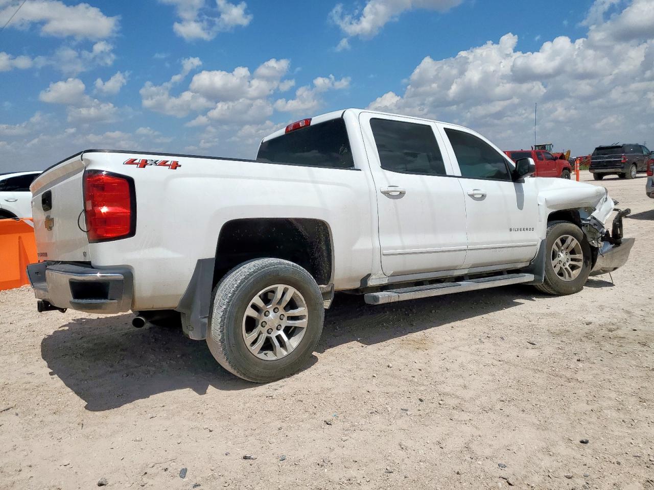 2018 CHEVROLET SILVERADO K1500 LT photo 3