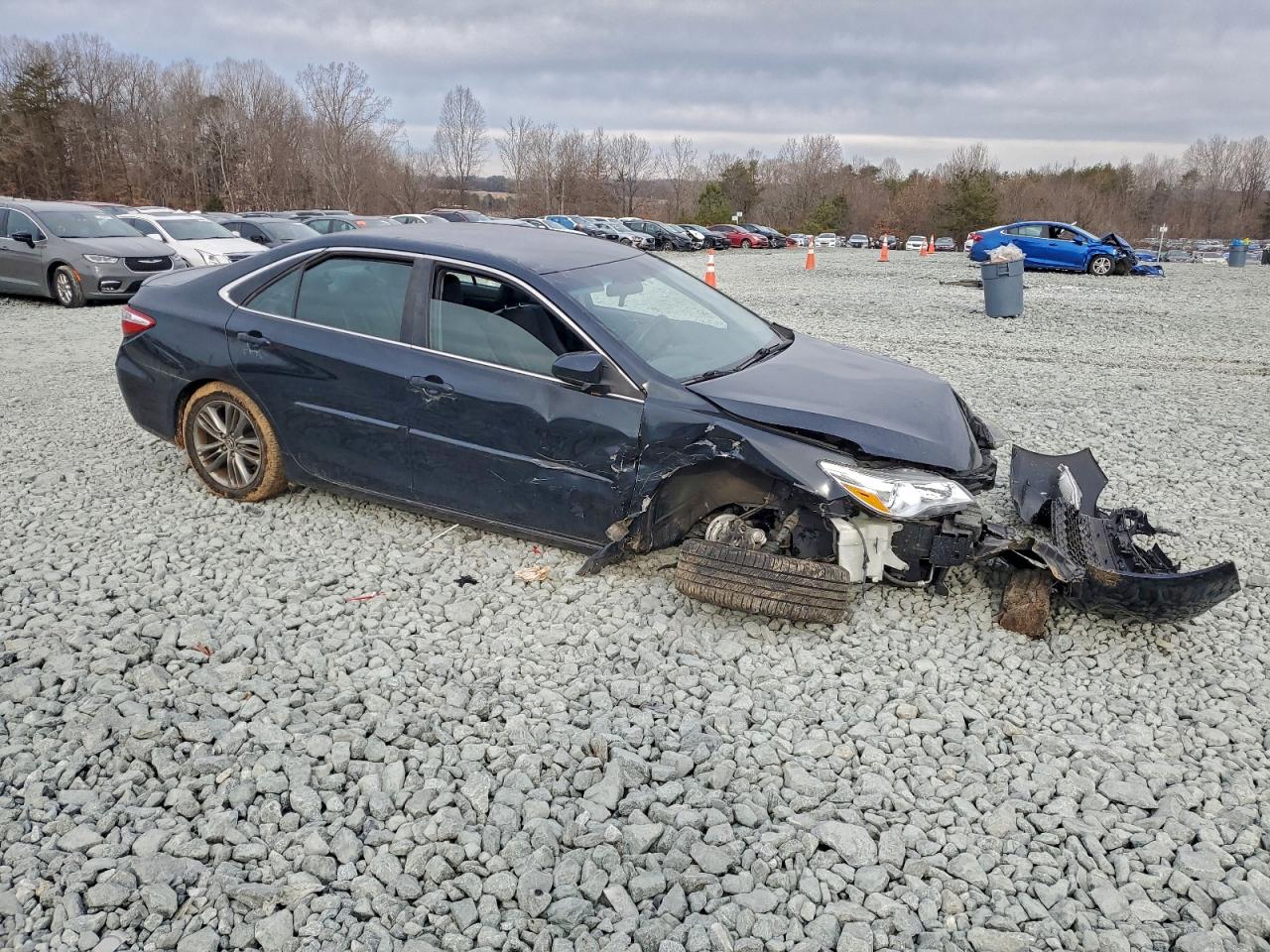 2015 TOYOTA CAMRY LE photo 4