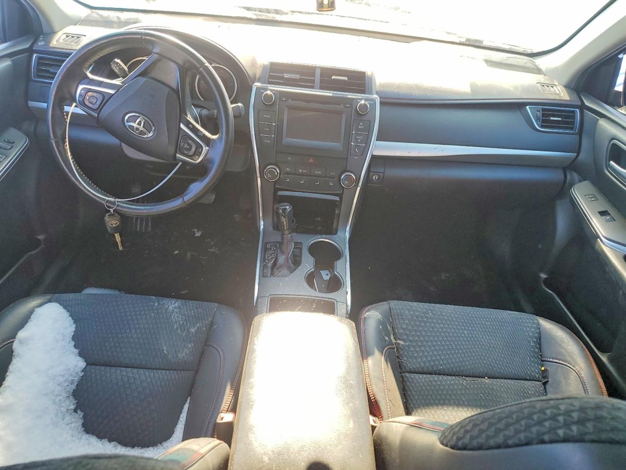 2015 TOYOTA CAMRY LE photo 8