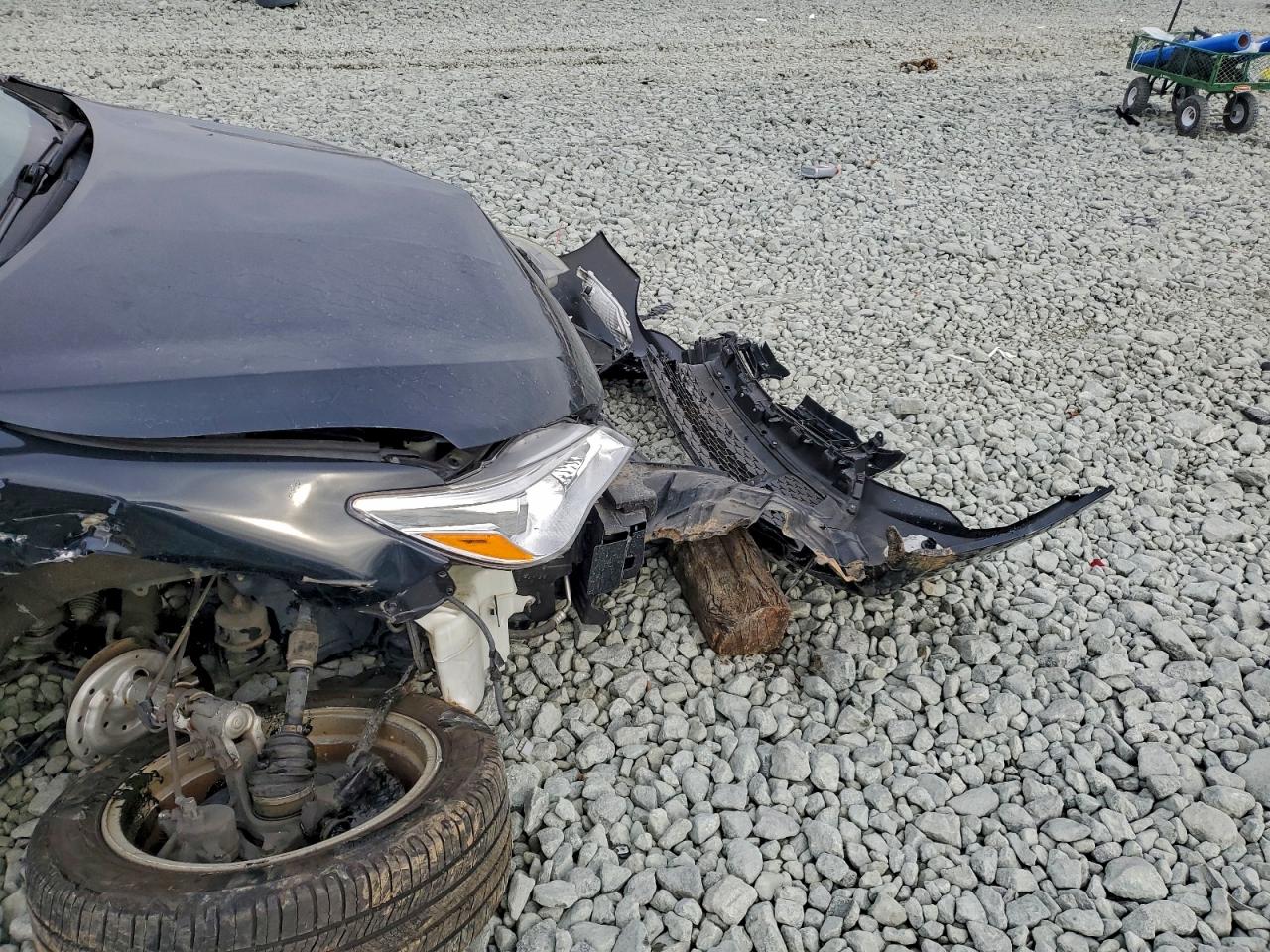 2015 TOYOTA CAMRY LE photo 12