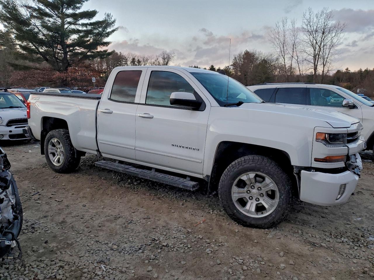 2018 CHEVROLET SILVERADO K1500 LT photo 4