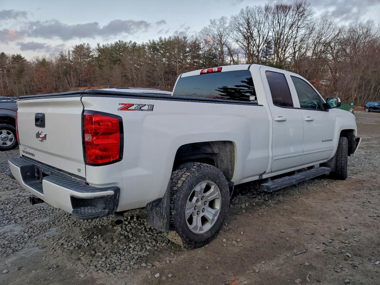 2018 CHEVROLET SILVERADO K1500 LT photo 3