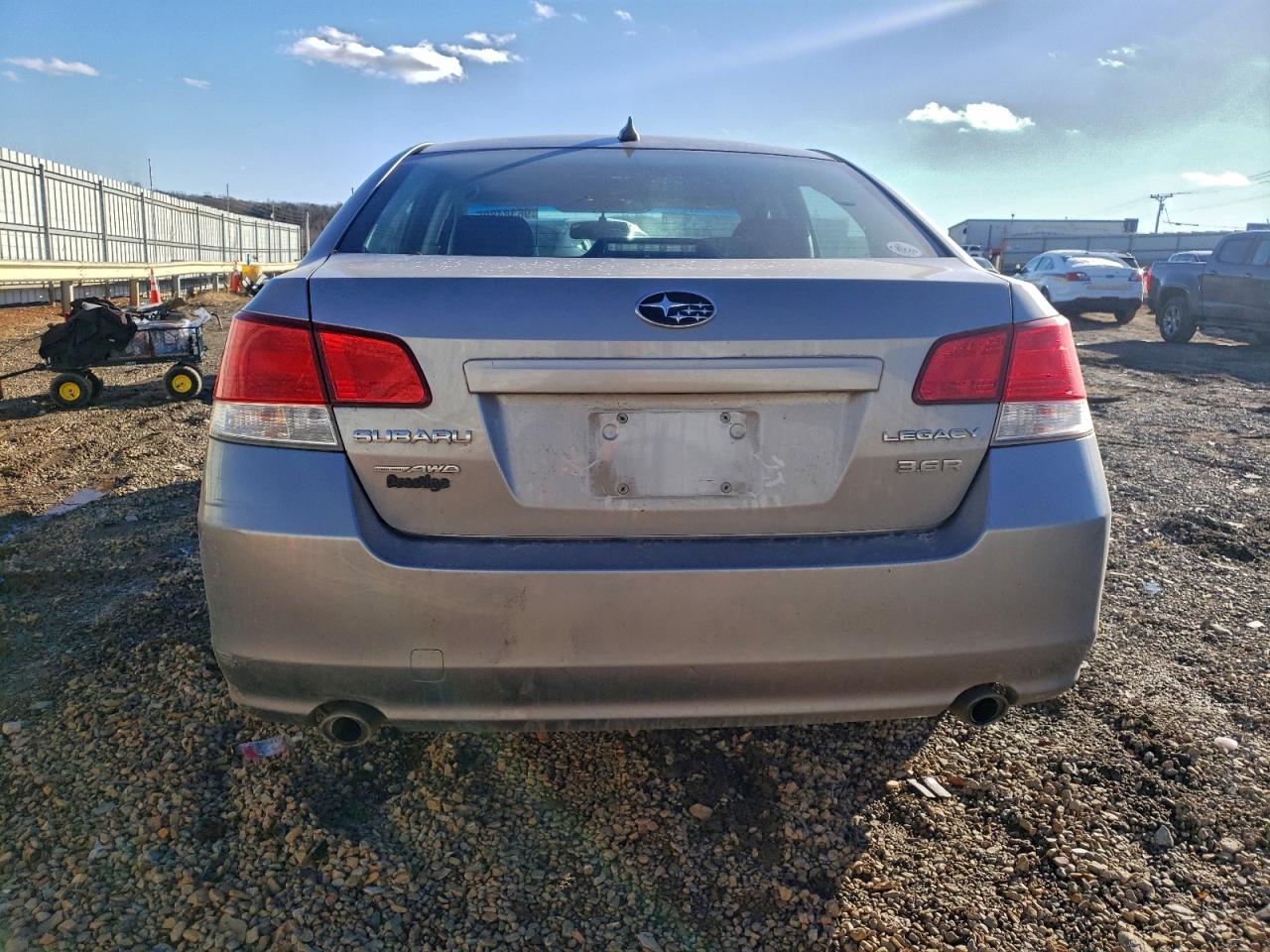 2011 SUBARU LEGACY 3.6R LIMITED photo 6