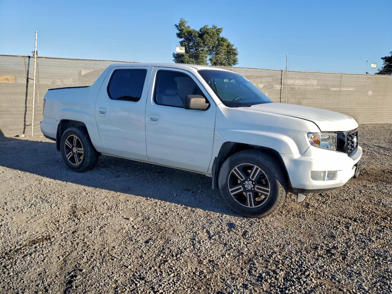 2014 HONDA RIDGELINE SPORT photo 4