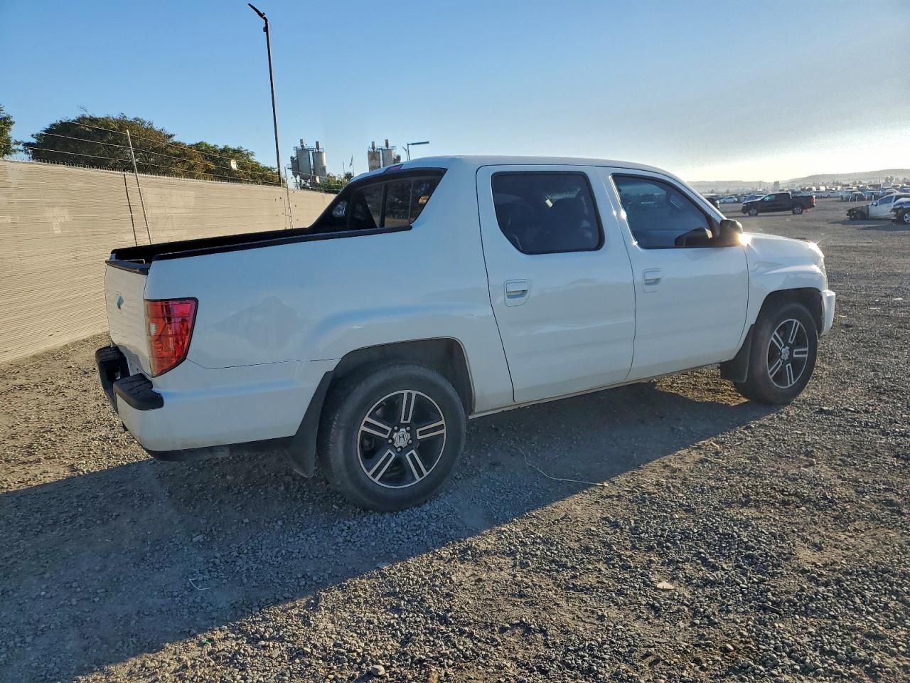 2014 HONDA RIDGELINE SPORT photo 3