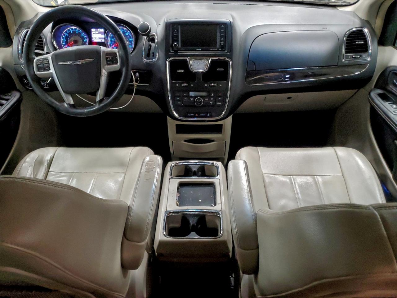 2013 CHRYSLER TOWN & COUNTRY TOURING photo 8