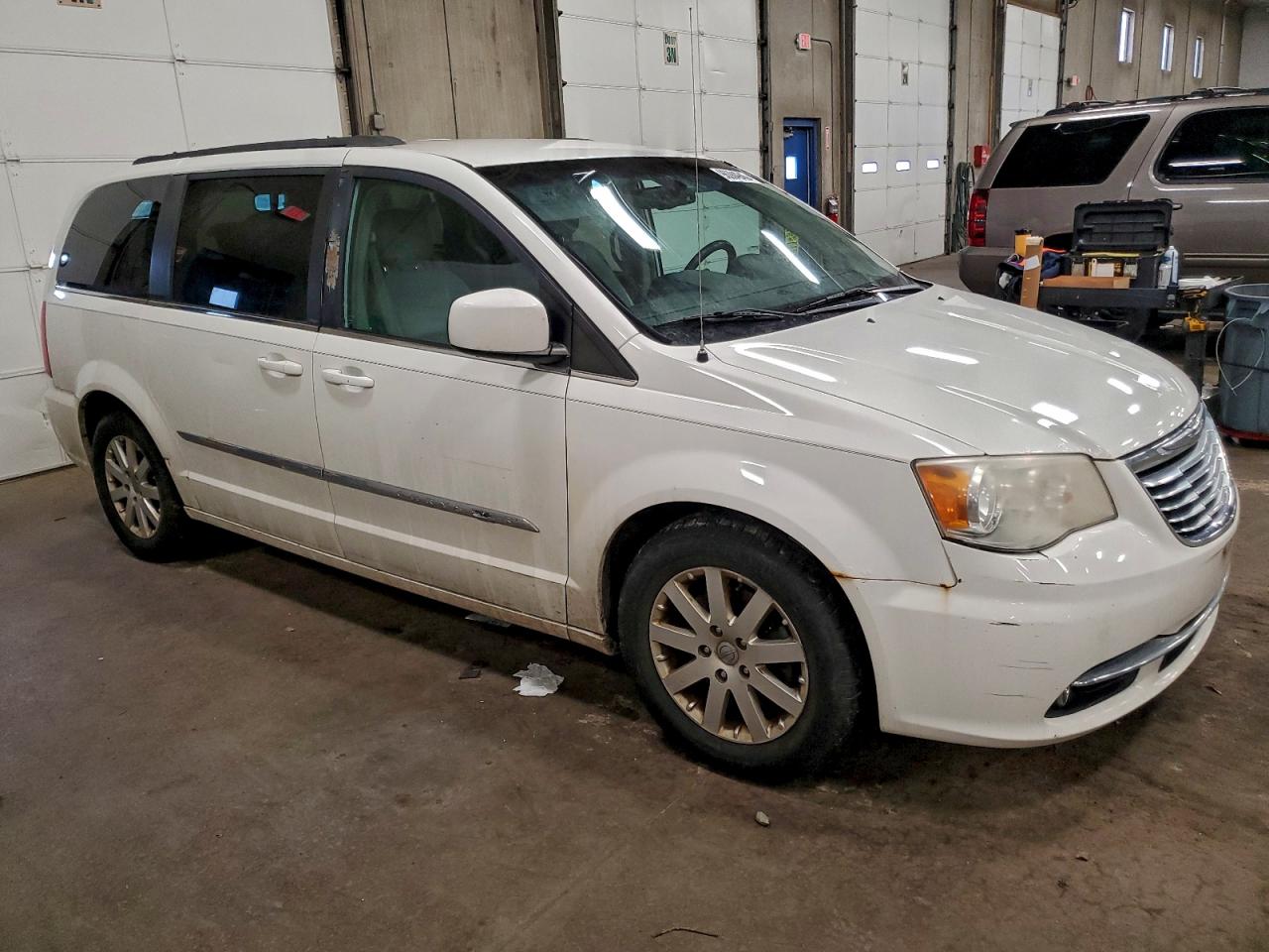 2013 CHRYSLER TOWN & COUNTRY TOURING photo 4