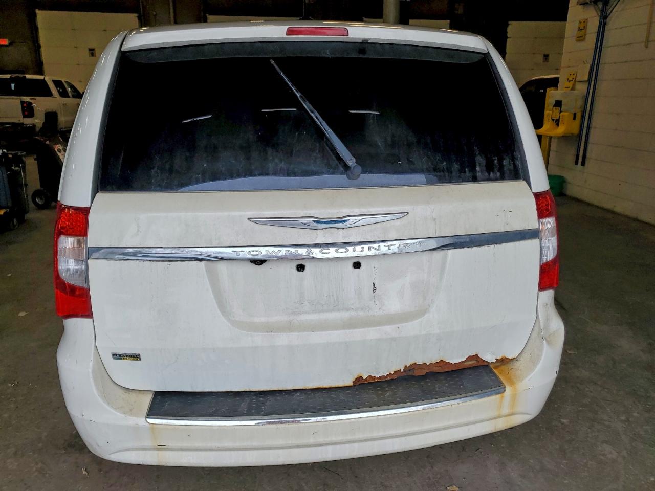 2013 CHRYSLER TOWN & COUNTRY TOURING photo 6