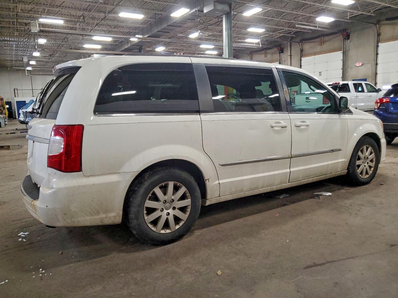 2013 CHRYSLER TOWN & COUNTRY TOURING photo 3
