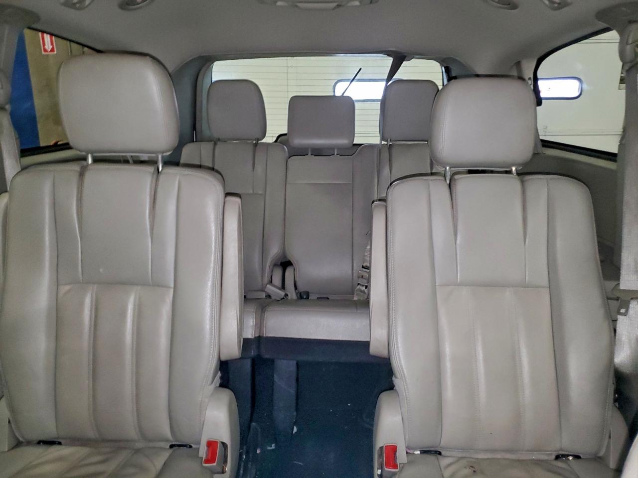 2013 CHRYSLER TOWN & COUNTRY TOURING photo 10