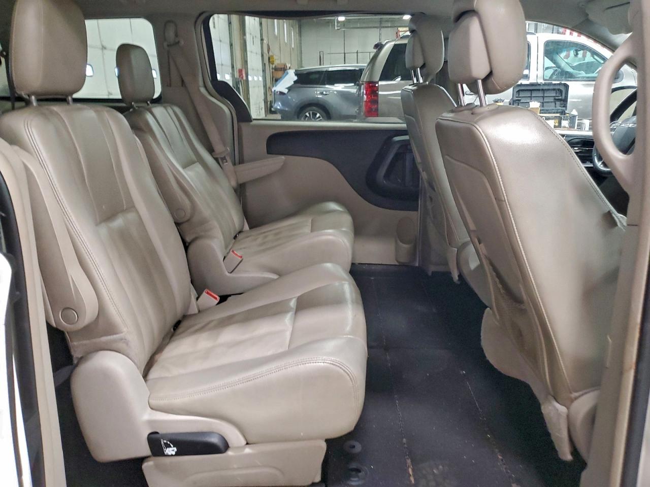 2013 CHRYSLER TOWN & COUNTRY TOURING photo 11