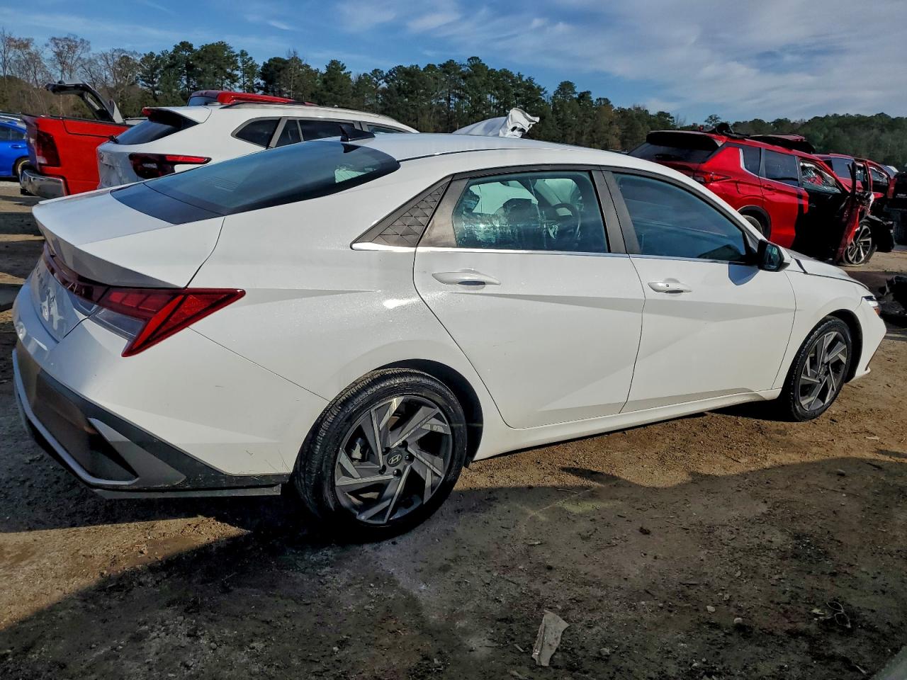 2025 HYUNDAI ELANTRA SEL photo 3