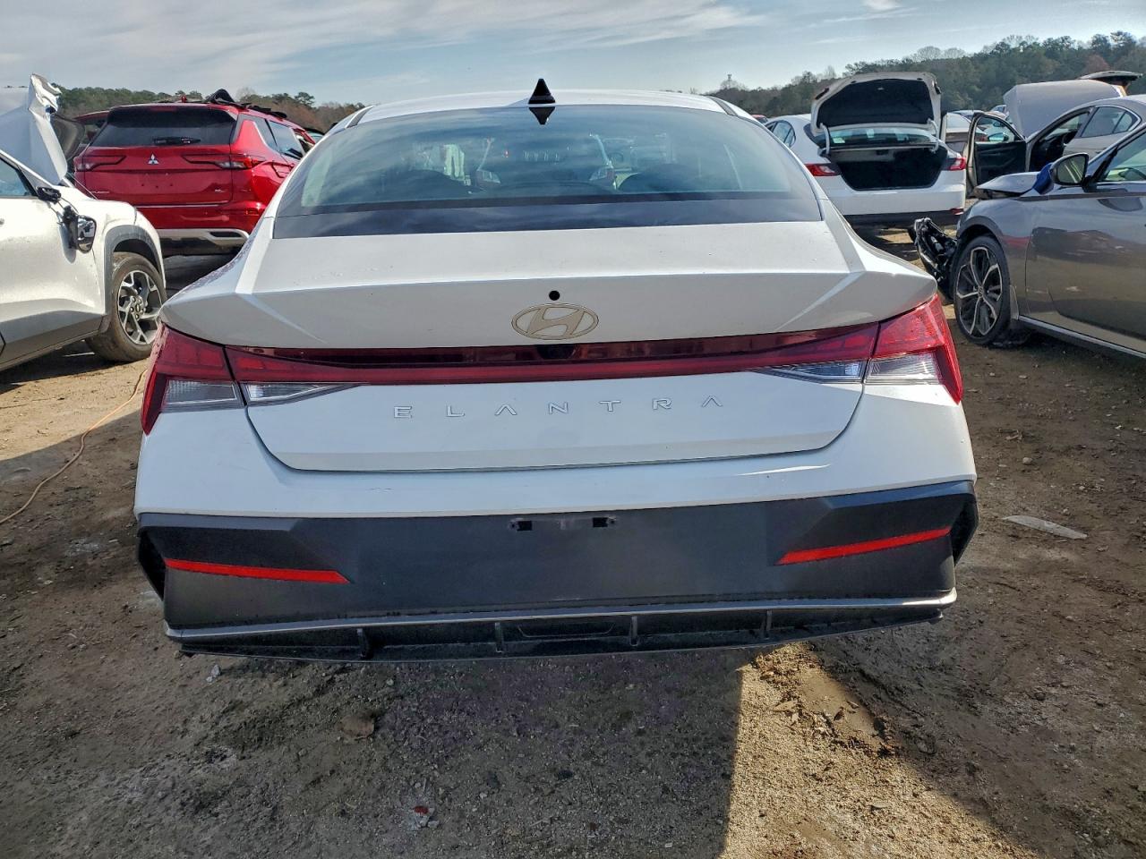 2025 HYUNDAI ELANTRA SEL photo 6