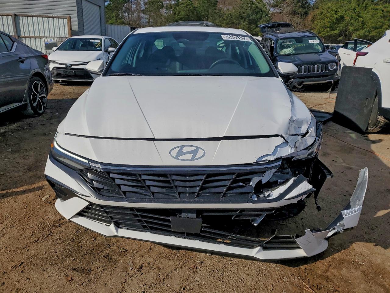 2025 HYUNDAI ELANTRA SEL photo 5