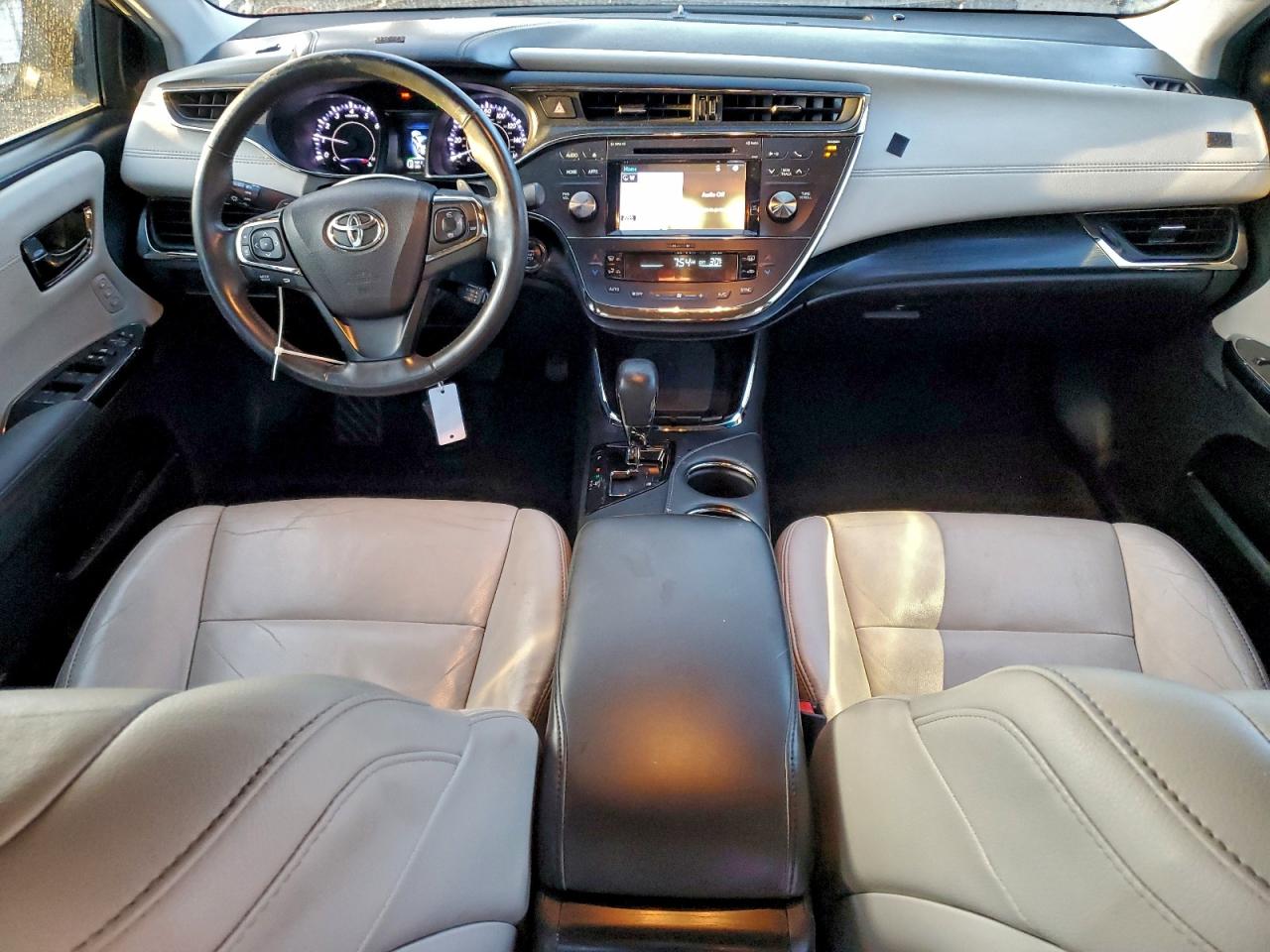 2016 TOYOTA AVALON XLE photo 8