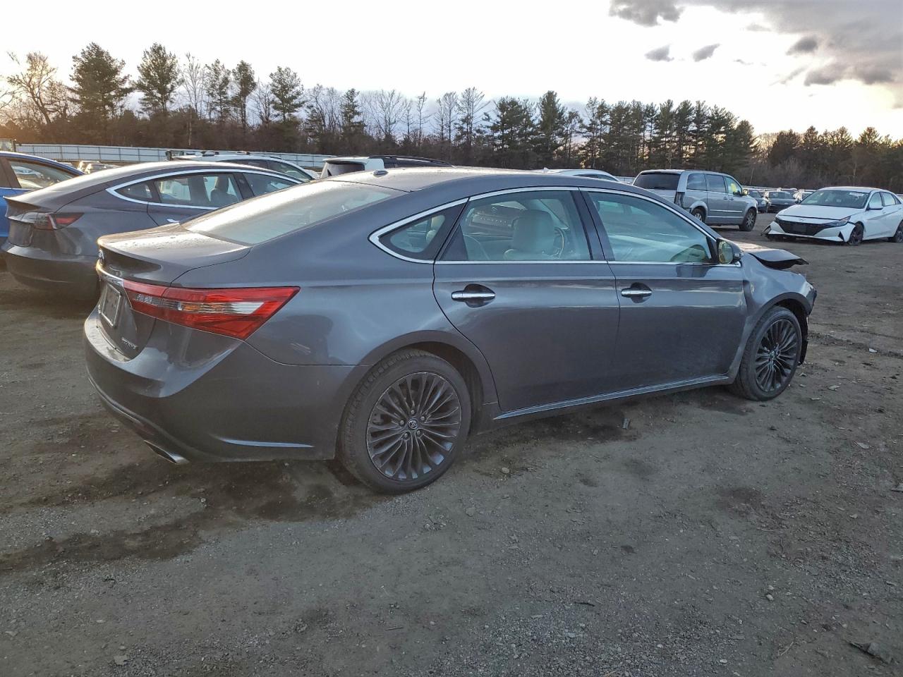 2016 TOYOTA AVALON XLE photo 3
