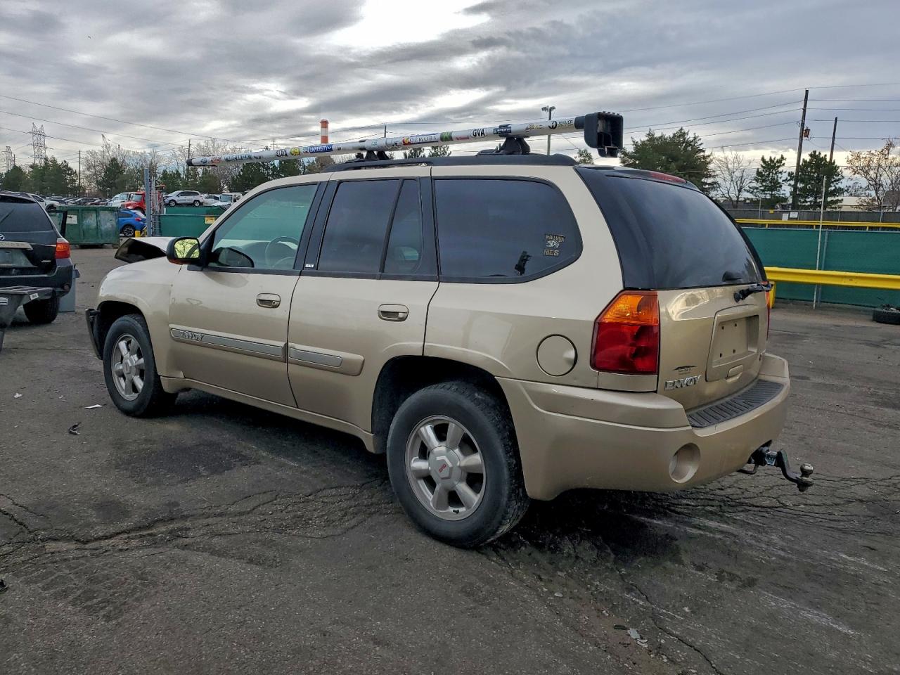 2004 GMC ENVOY photo 2