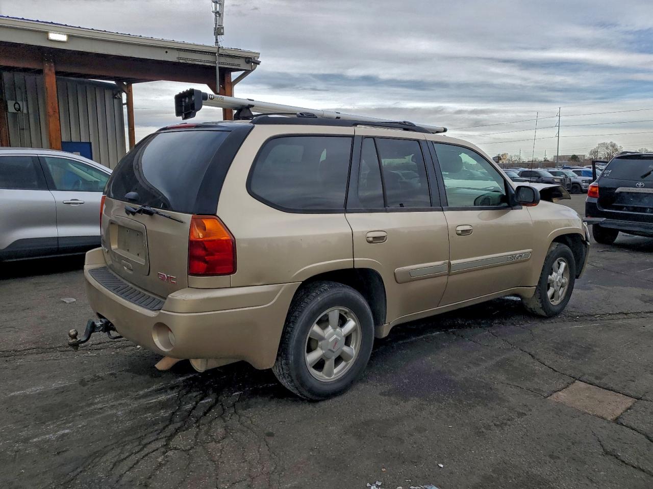 2004 GMC ENVOY photo 3