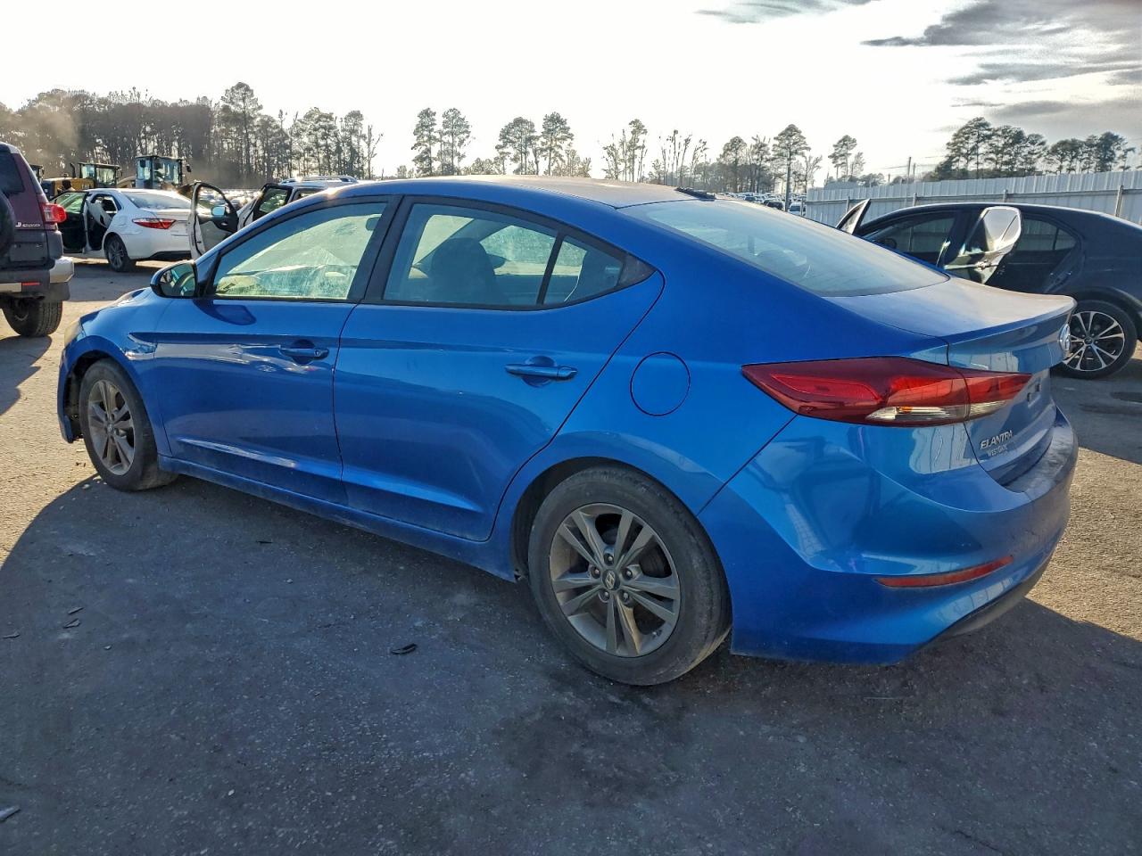 2017 HYUNDAI ELANTRA SE photo 2