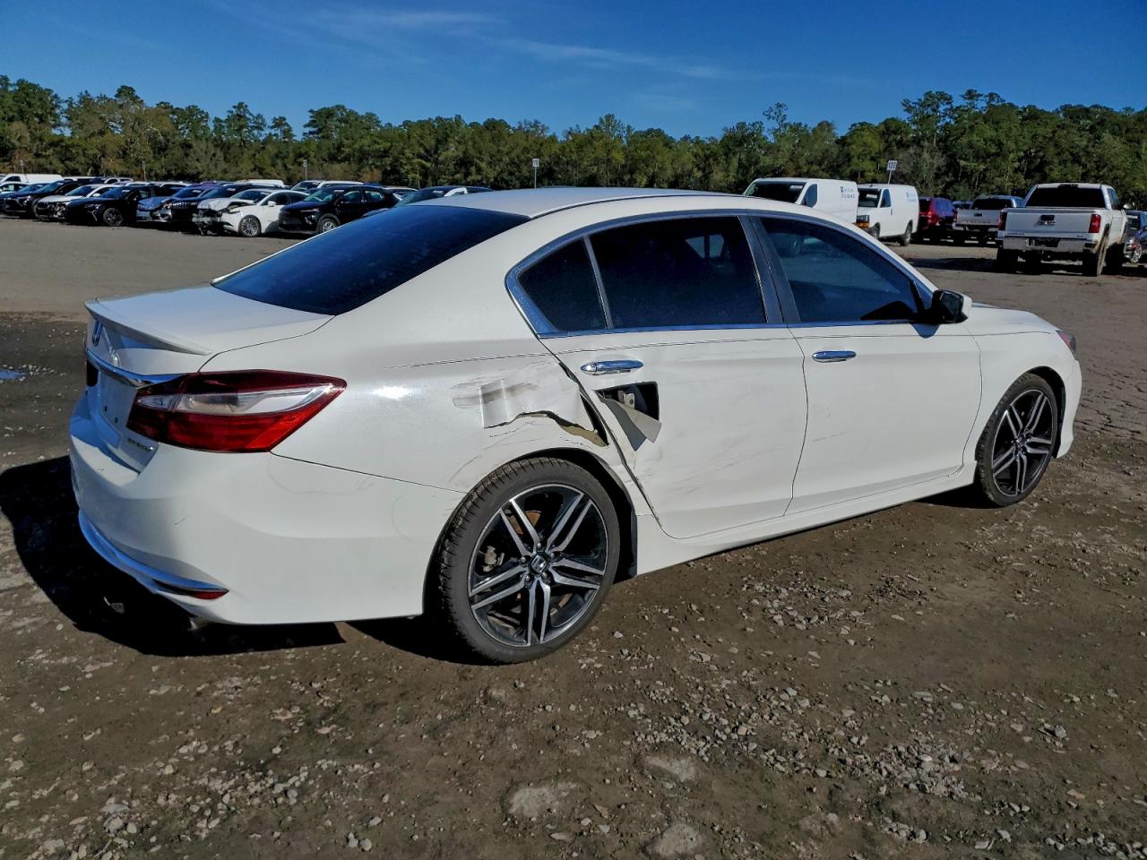 2017 HONDA ACCORD SPORT photo 3