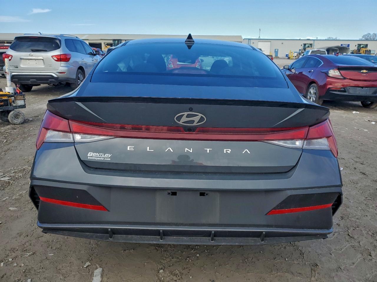 2025 HYUNDAI ELANTRA SEL SPORT photo 6