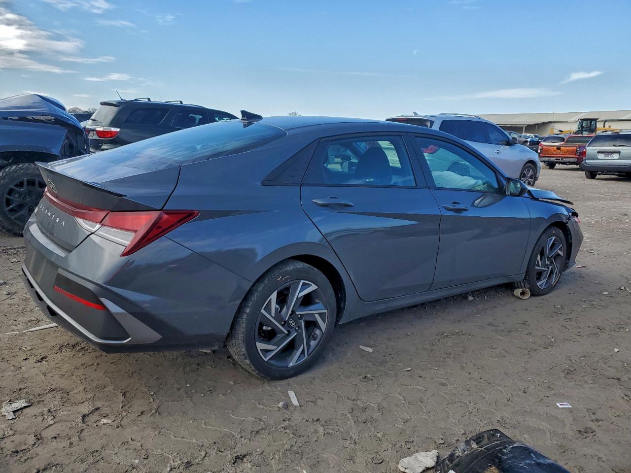 2025 HYUNDAI ELANTRA SEL SPORT photo 3