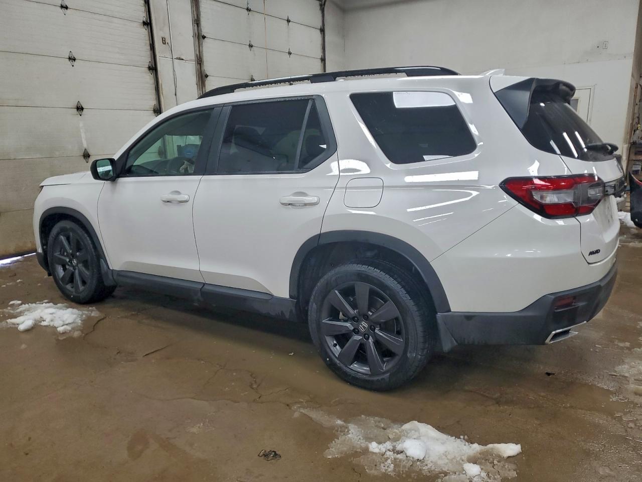2025 HONDA PILOT SPORT photo 2