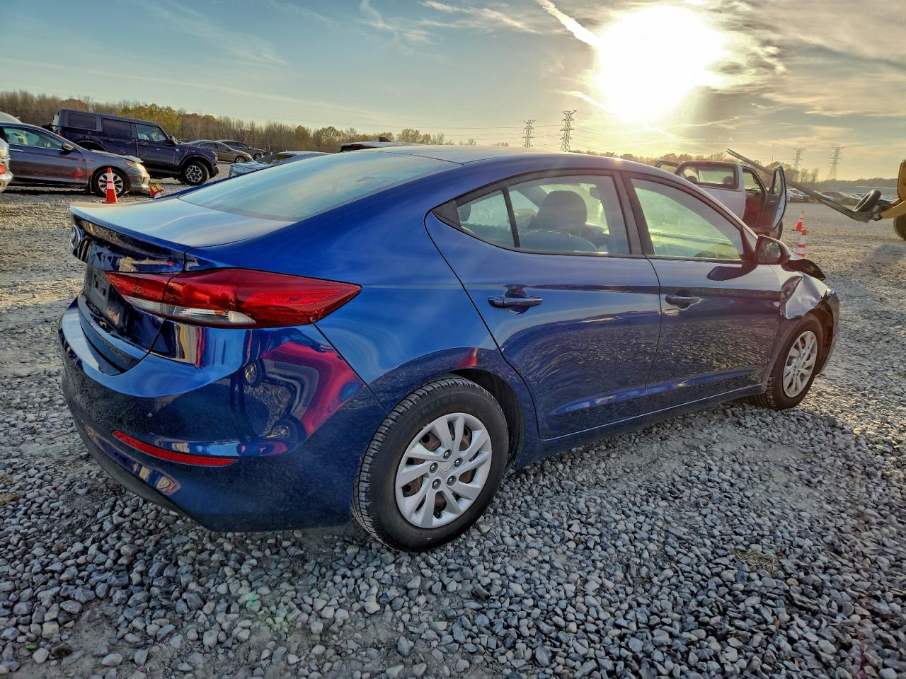 2018 HYUNDAI ELANTRA SE photo 3