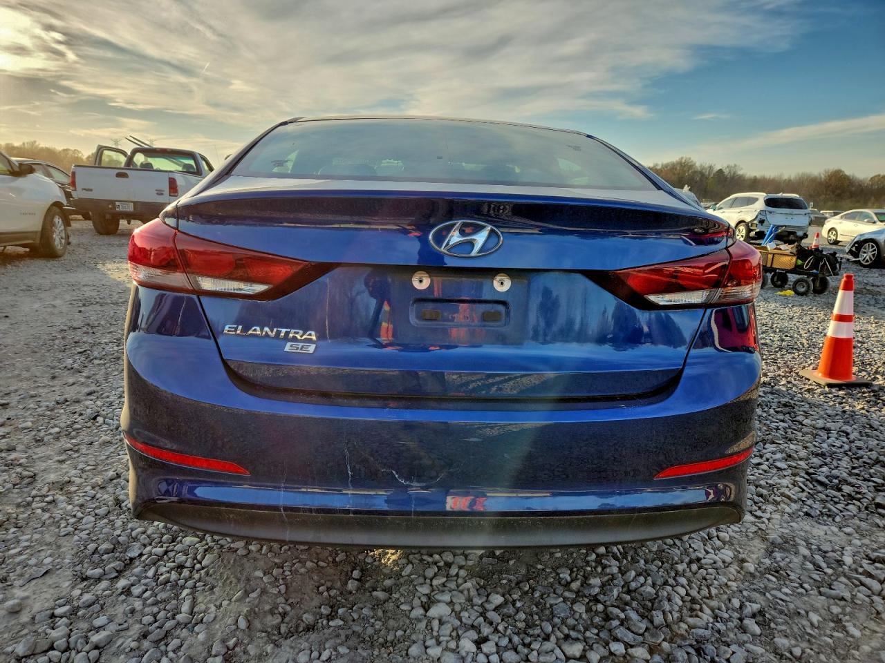 2018 HYUNDAI ELANTRA SE photo 6