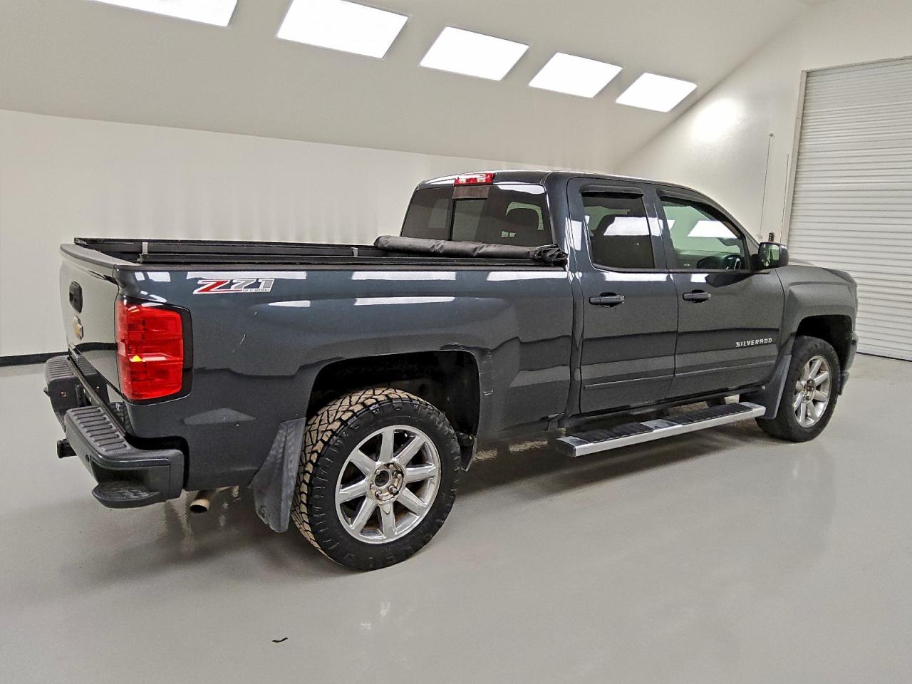 2017 CHEVROLET SILVERADO K1500 LT photo 3