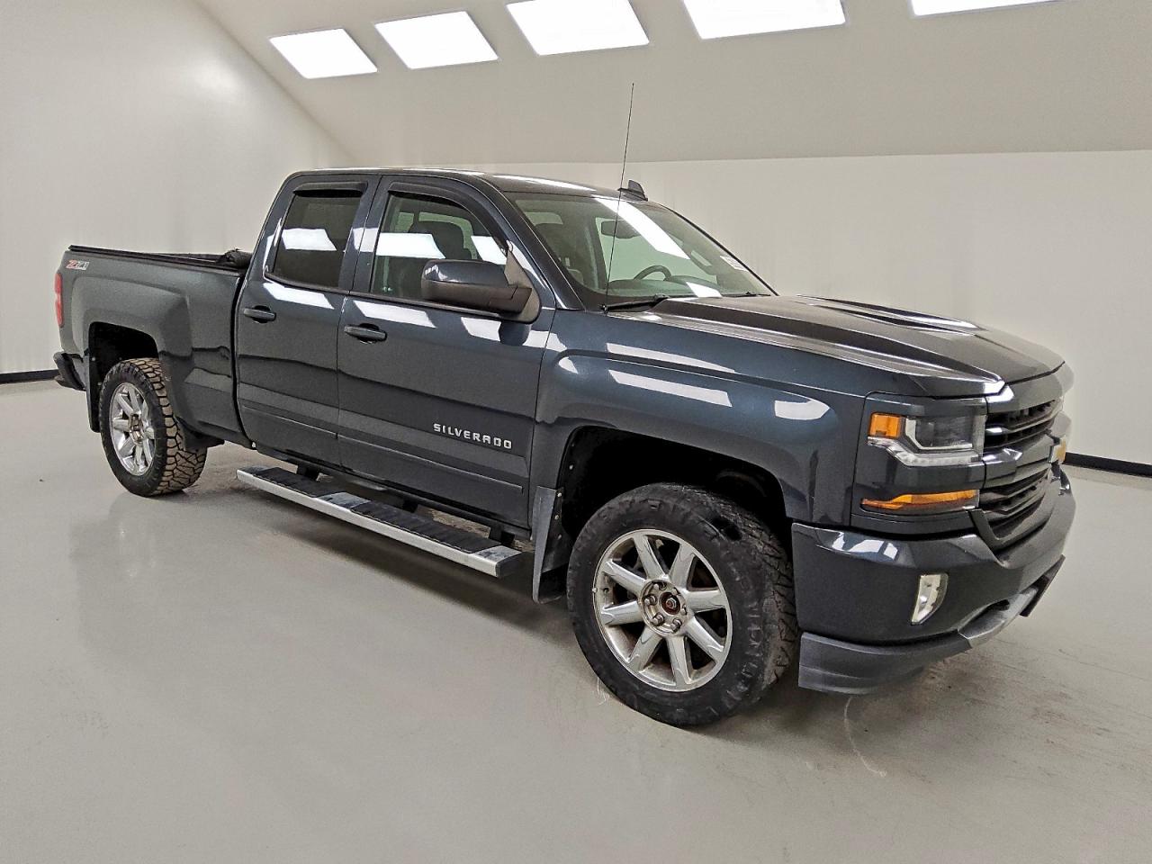 2017 CHEVROLET SILVERADO K1500 LT photo 4