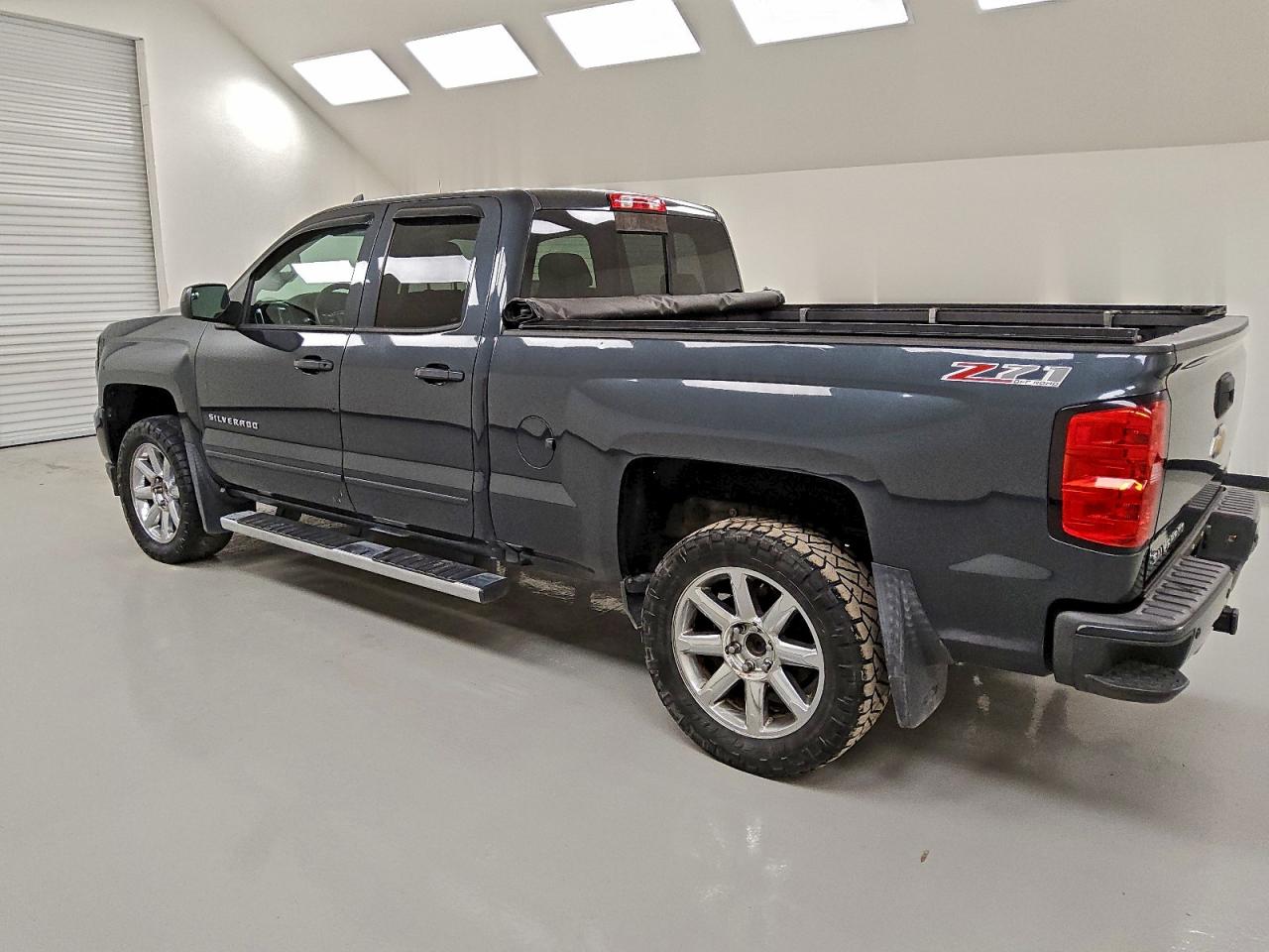 2017 CHEVROLET SILVERADO K1500 LT photo 2