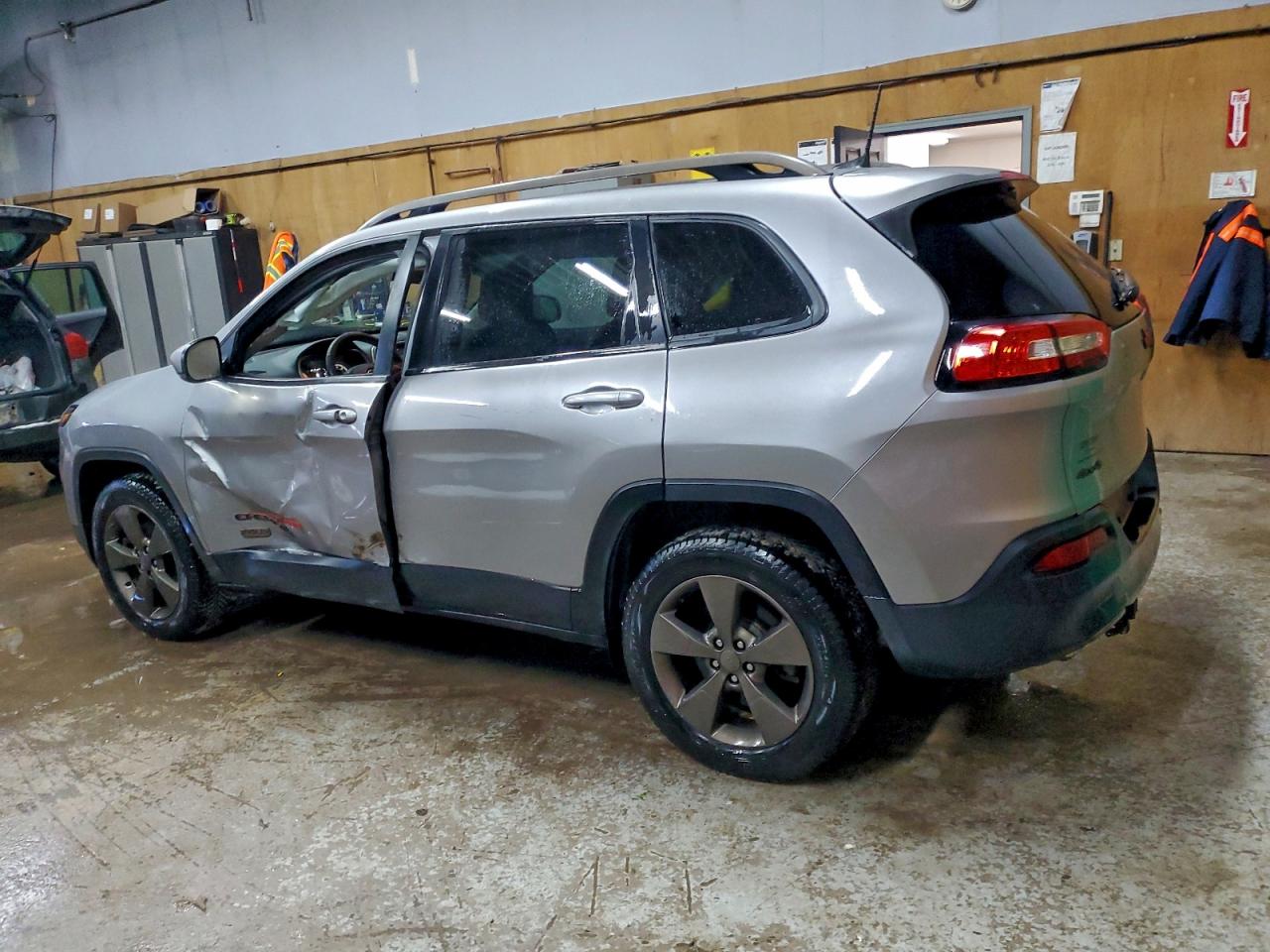 2016 JEEP CHEROKEE LATITUDE photo 2