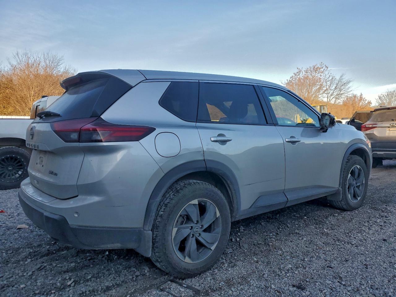 2024 NISSAN ROGUE SV photo 3