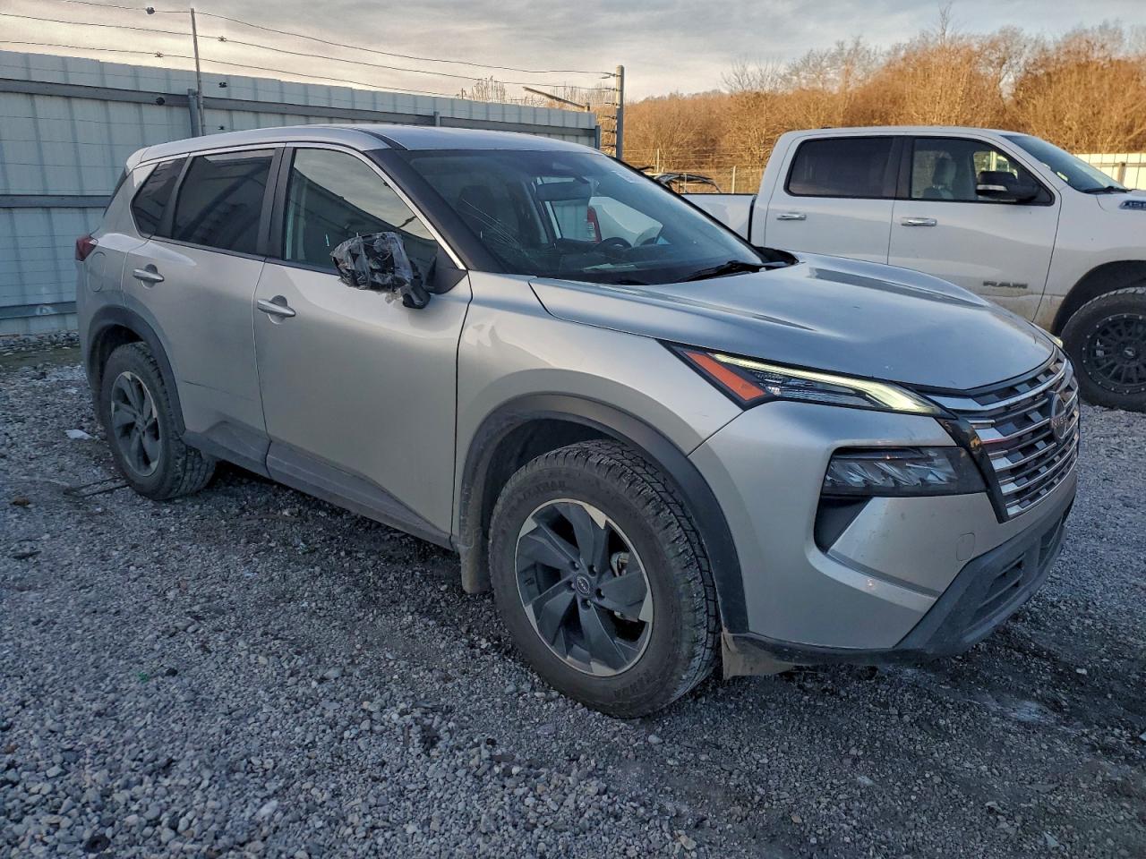 2024 NISSAN ROGUE SV photo 4