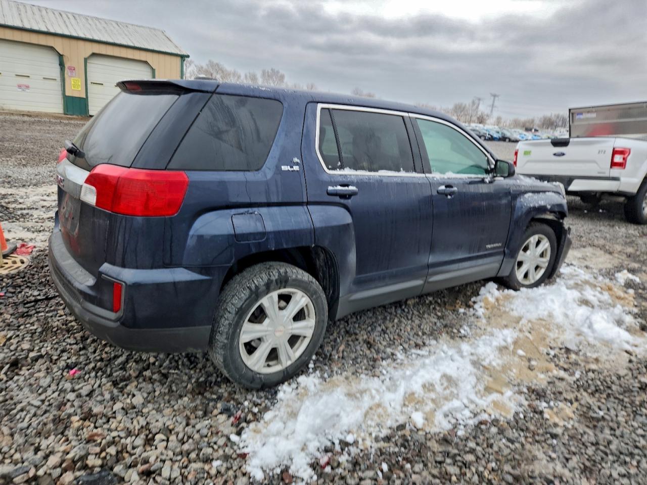 2017 GMC TERRAIN SLE photo 3