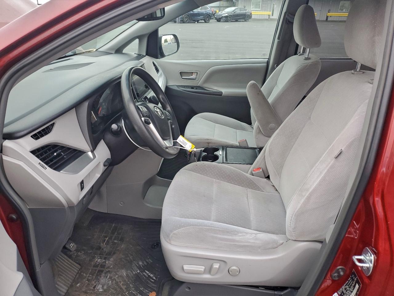 2015 TOYOTA SIENNA LE photo 7