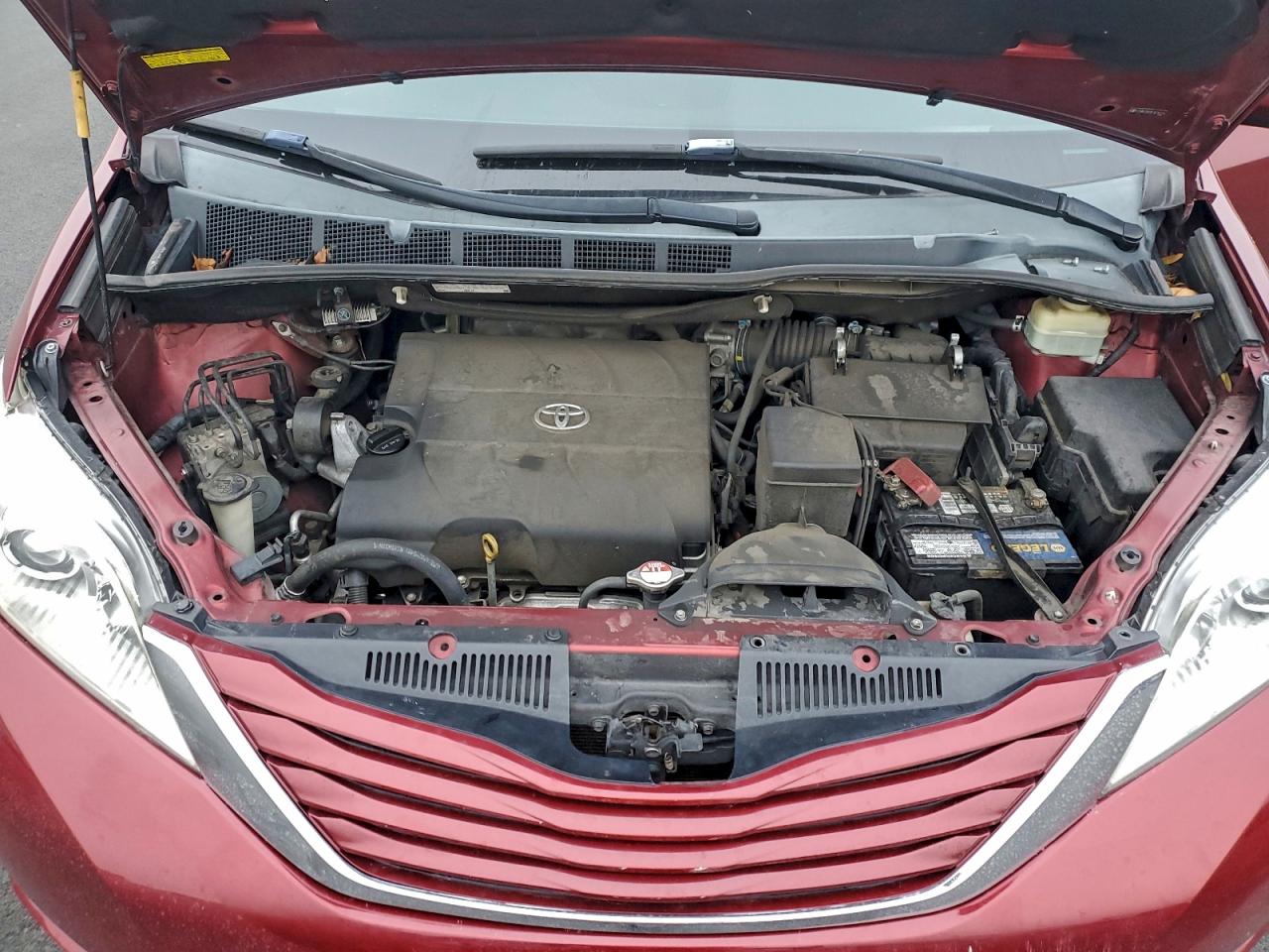 2015 TOYOTA SIENNA LE photo 12
